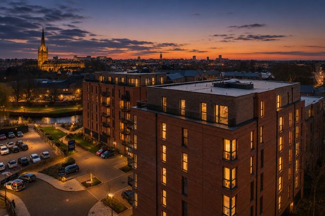 2 bed property, in Gilders Way, £375,000