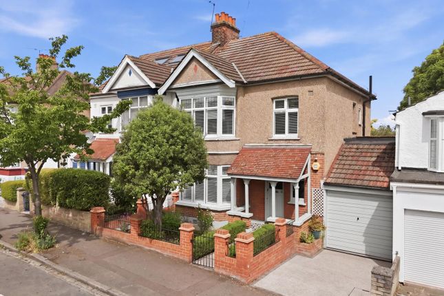 3 bed property, in Reydon Avenue, £950,000