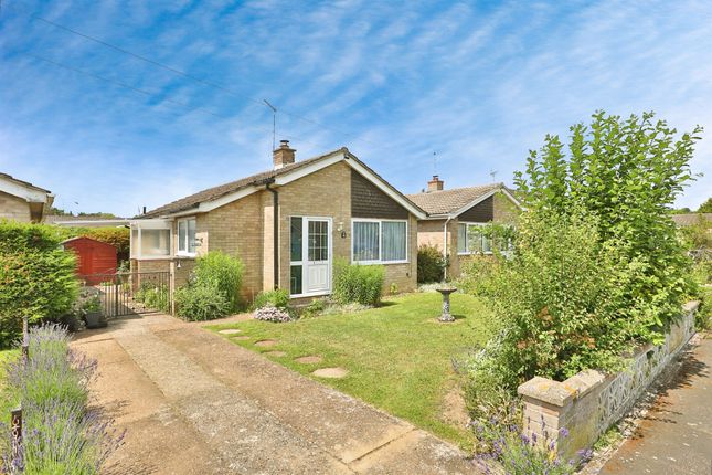 2 bed property, in Longfields, £250,000