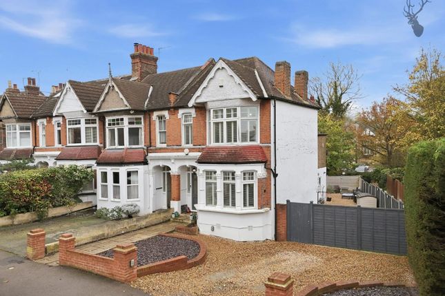 4 bed property, in Queens Road, £875,000