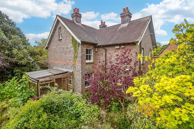 3 bed property, in Hurtis Hill, £320,000