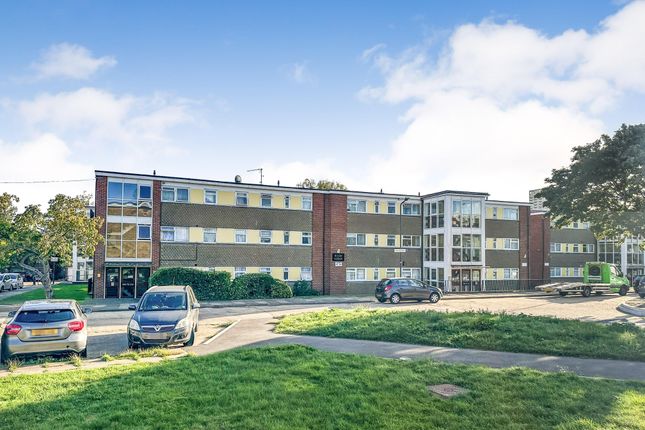 2 bed property, in Chalklands, £150,000