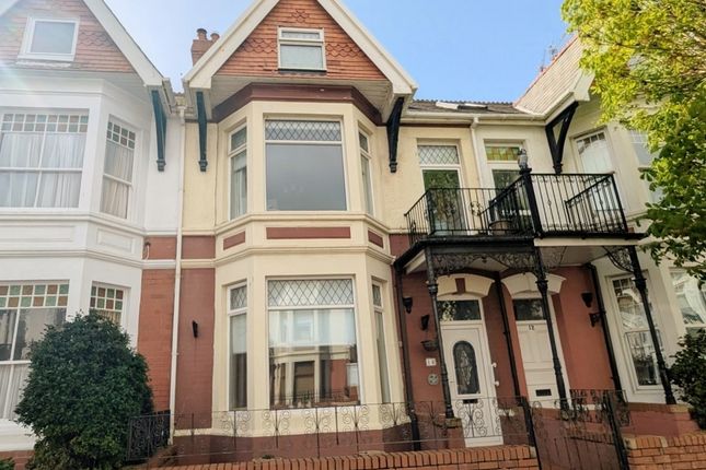 5 bed property, in Esplanade Avenue, £450,000