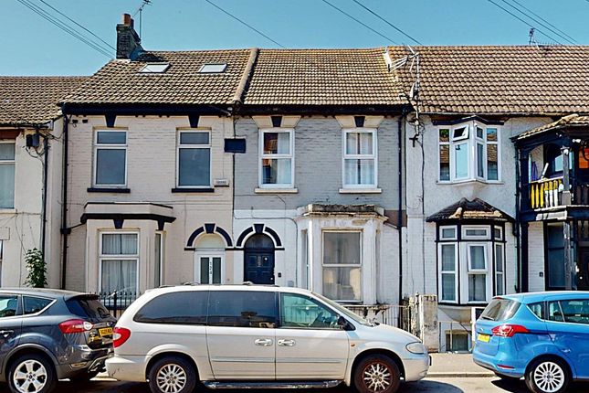 1 bed property, in 122A Luton Road, £60,000