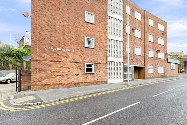 1 bed property, in Tram Road, £100,000