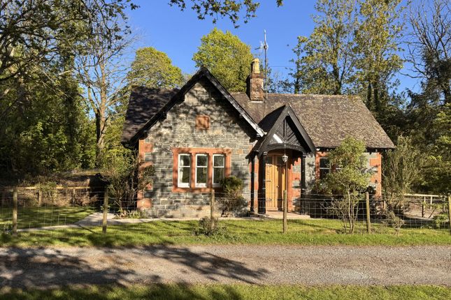 2 bed property, in The Lodge, £180,000