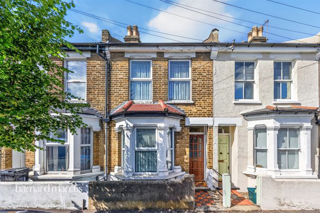 2 bed property, in Alpha Road, £350,000
