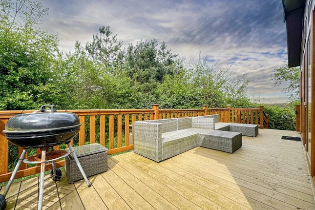2 bed property, in Straight Road, £150,000
