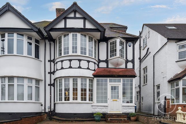 4 bed property, in Southfields, £800,000