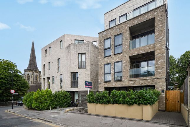 1 bed property, in Blunt Road, £270,000