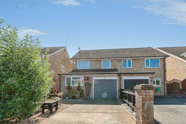 3 bed property, in Cunningham Close, £260,000