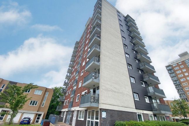 2 bed property, in Lakeside Rise, £110,000