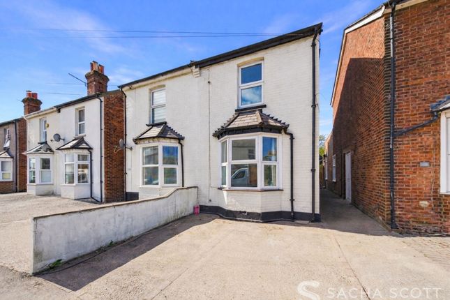 2 bed property, in Lower Court Road, £460,000