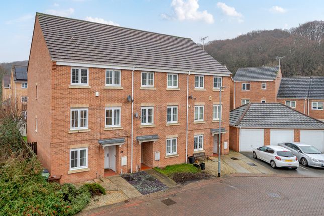 4 bed property, in Troydale Park, £360,000