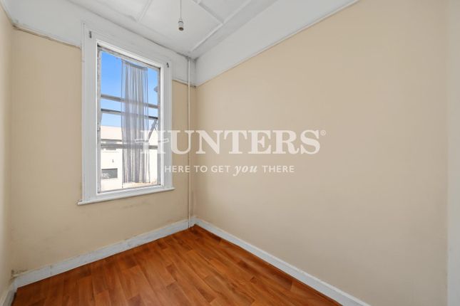 3 bed property, in Temple Road, £200,000