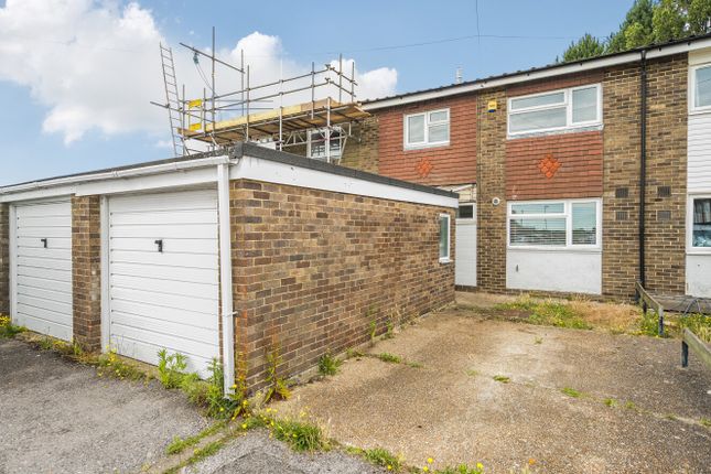 3 bed property, in Bickton Walk, £240,000