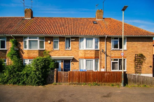 2 bed property, in Jex Road, £225,000