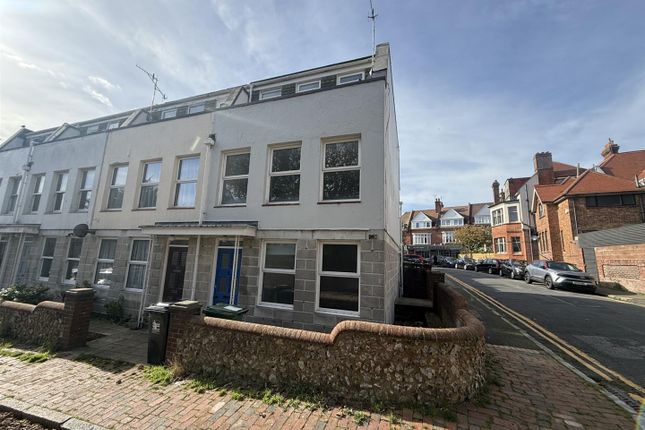 4 bed property, in Derwent Road, £375,000