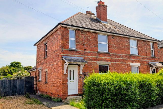 3 bed property, in Orchard Way, £280,000
