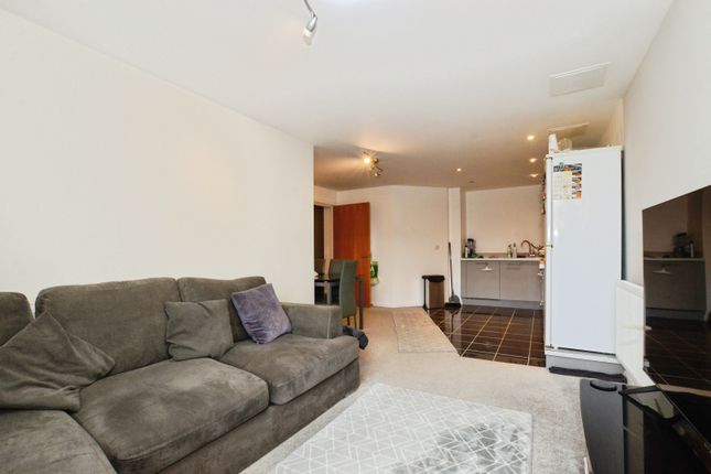 2 bed property, in Metropolitan Station Approach, £359,950