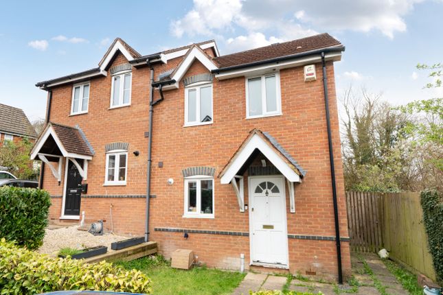 3 bed property, in Falcon Rise, £375,000