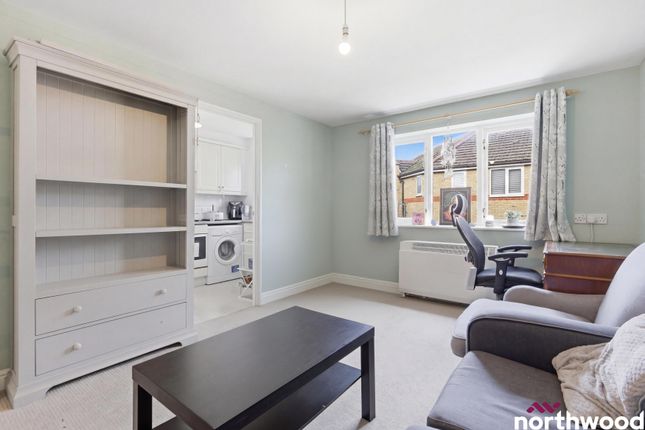 1 bed property, in Parkinson Drive, £180,000