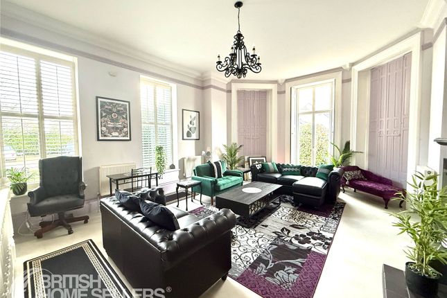 2 bed property, in Salisbury Road, £450,000