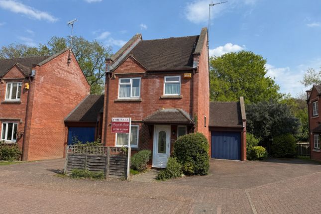 3 bed property, in Fishersfield, £300,000