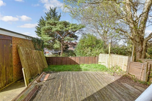 1 bed property, in Furrlongs, £125,000