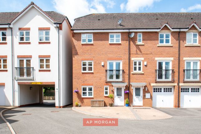 4 bed property, in Shottery Close, £350,000