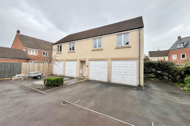 2 bed property, in Stroud Way, £140,000