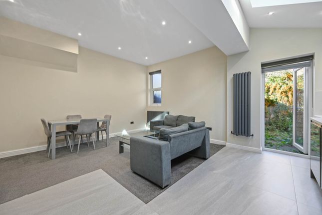 2 bed property, in Eynham Road, £620,000
