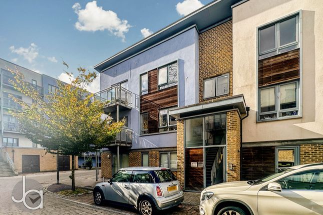 1 bed property, in Quayside Drive, £115,000