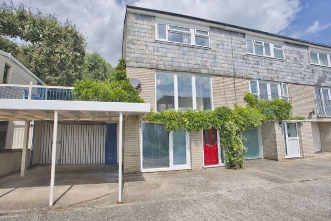 4 bed property, in Castle Bay, £470,000