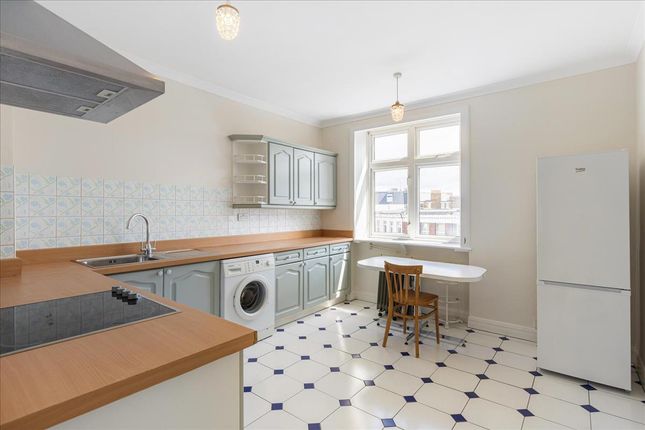 1 bed property, in Parkview Court, £500,000
