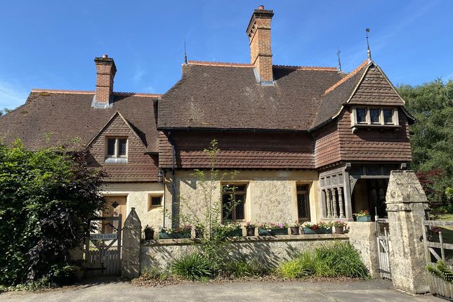 5 bed property, in Blackmoor Road, £950,000