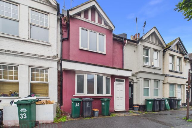 3 bed property, in Coombe Terrace, £300,000
