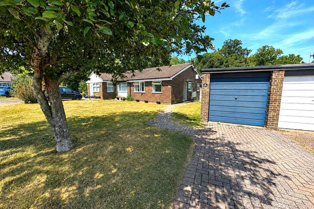 2 bed property, in Culverlands Crescent, £325,000