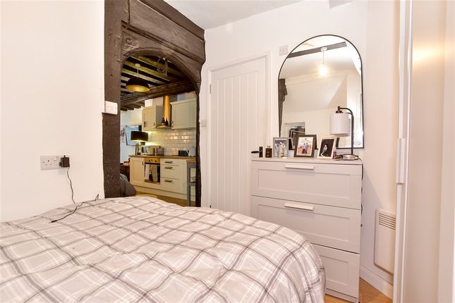 1 bed property, in North Street, £135,000