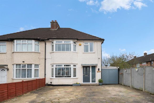 3 bed property, in Chester Close, £550,000