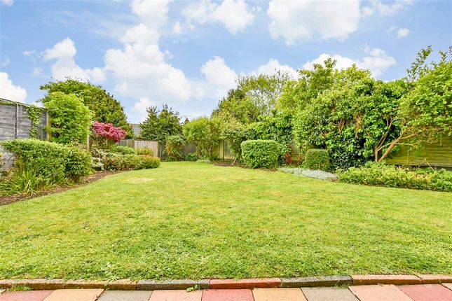 3 bed property, in Marshall Crescent, £300,000