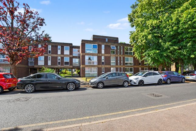 1 bed property, in Longlands Road, £150,000