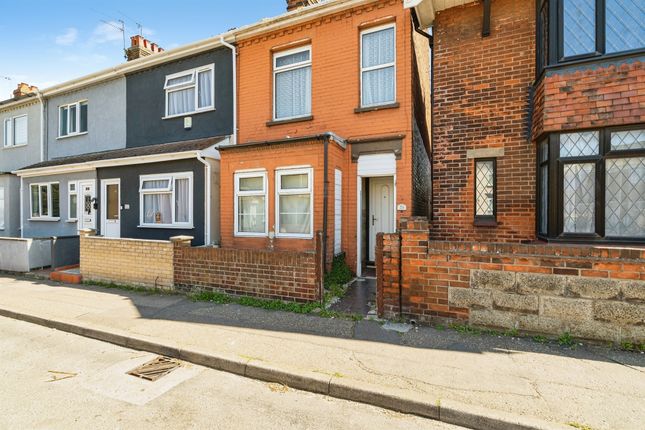 2 bed property, in Church Road, £100,000