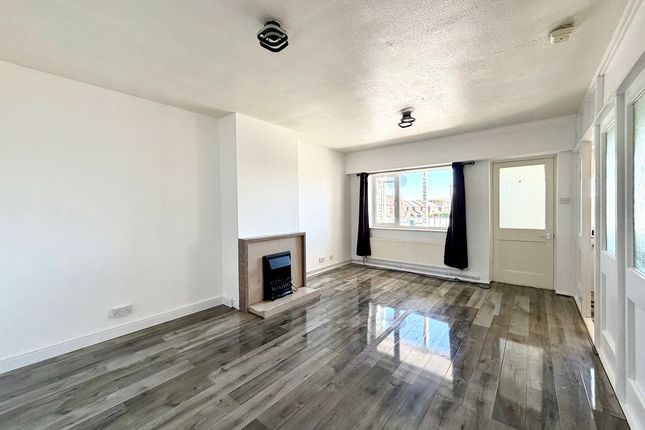 2 bed property, in William Street, £115,000