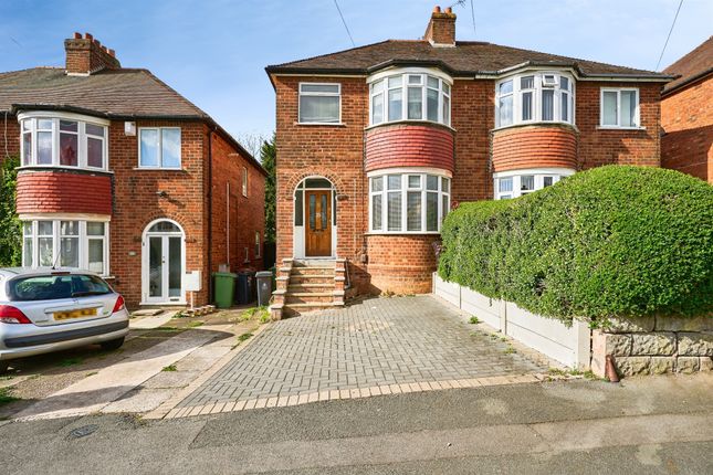3 bed property, in Worcester Road, £240,000