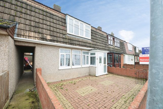 3 bed property, in Chigwell View, £250,000