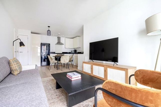 2 bed property, in Leonard Street, £675,000