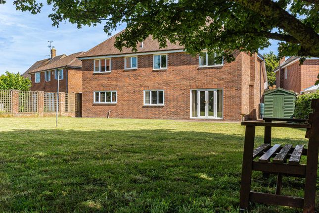 5 bed property, in Friars Close, £750,000