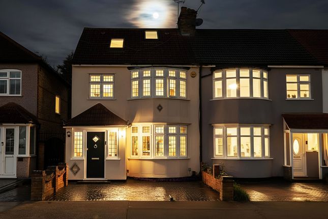 5 bed property, in Seymer Road, £650,000