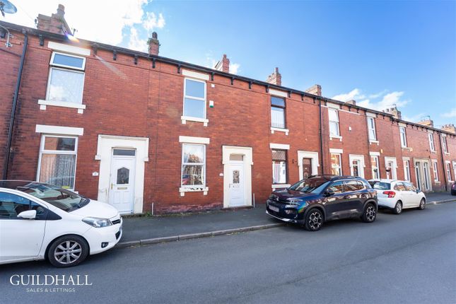 2 bed property, in Bridge Road, £110,000